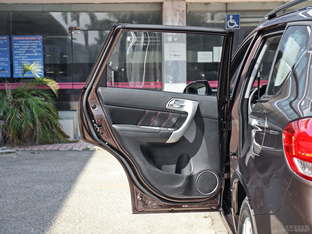睿智棕哈弗H6車廂內(nèi)飾圖片