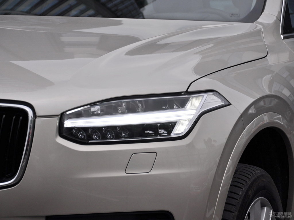 幻夜銀沃爾沃XC90車頭外觀圖片