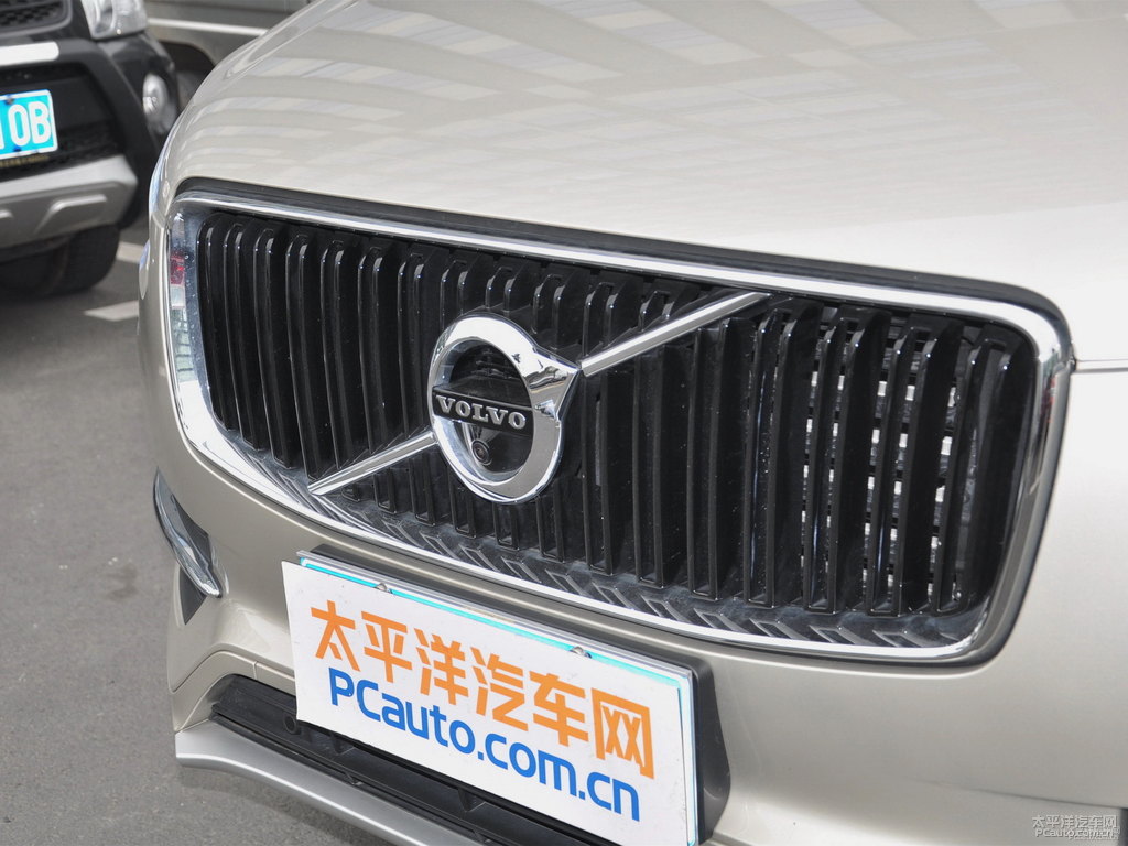 幻夜銀沃爾沃XC90車頭外觀圖片