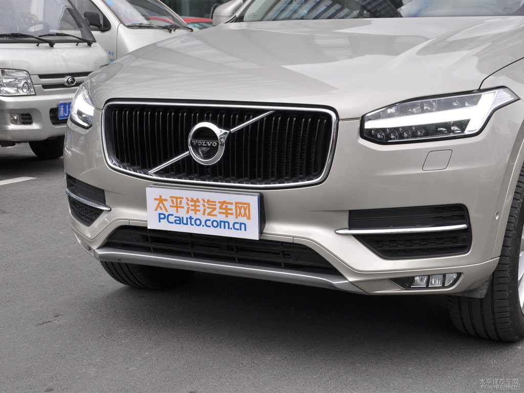幻夜銀沃爾沃XC90車頭外觀圖片