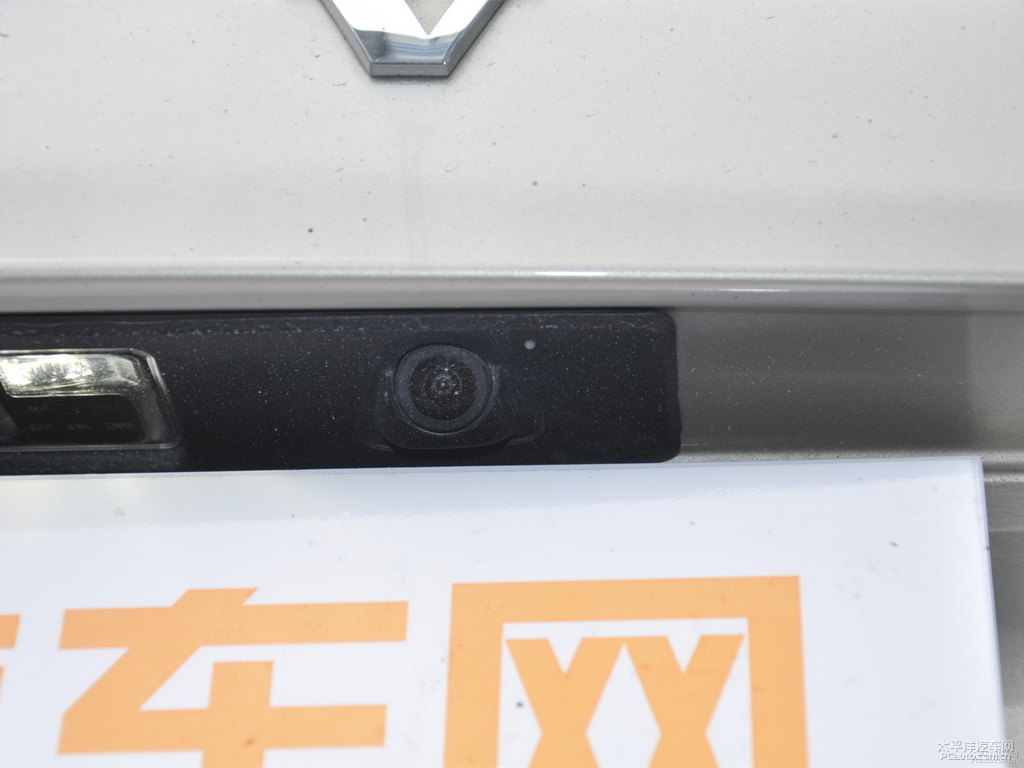 幻夜銀沃爾沃XC90車尾外觀圖片