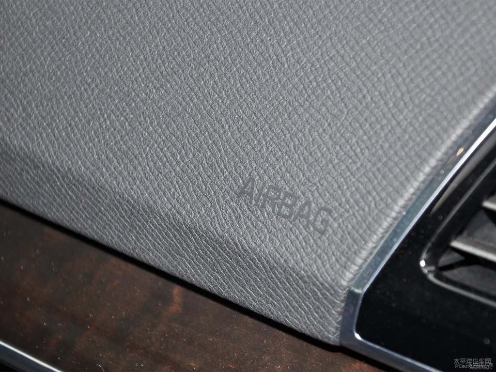 幻夜銀沃爾沃XC90中控內(nèi)飾圖片