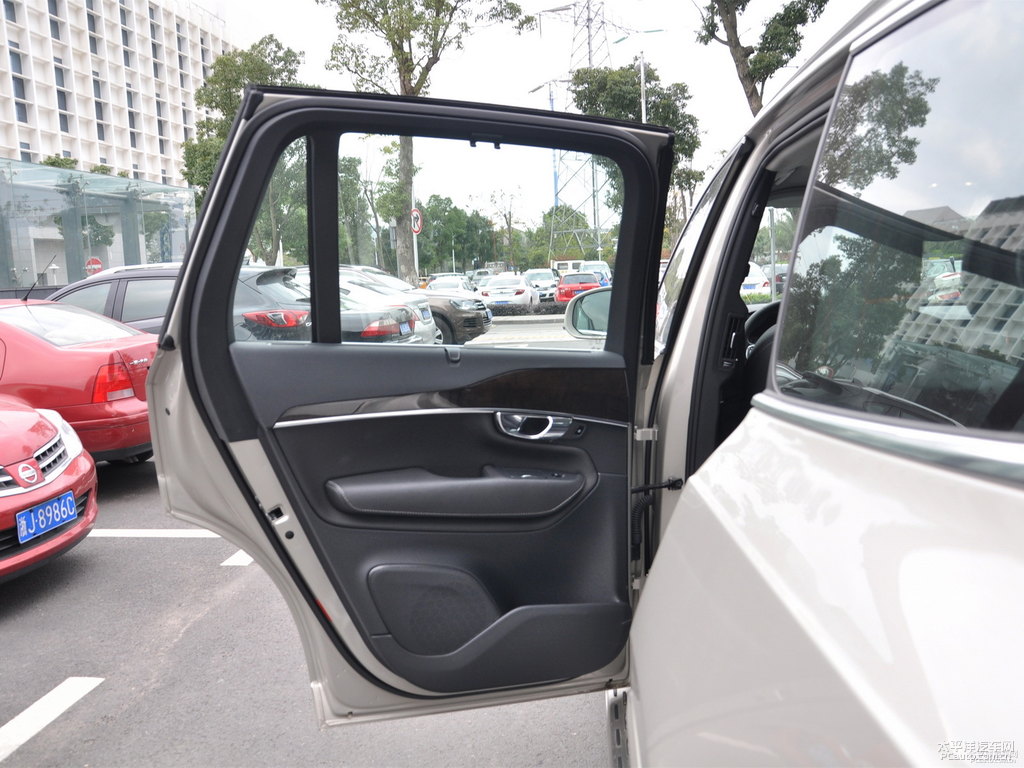 幻夜銀沃爾沃XC90車(chē)廂內(nèi)飾圖片