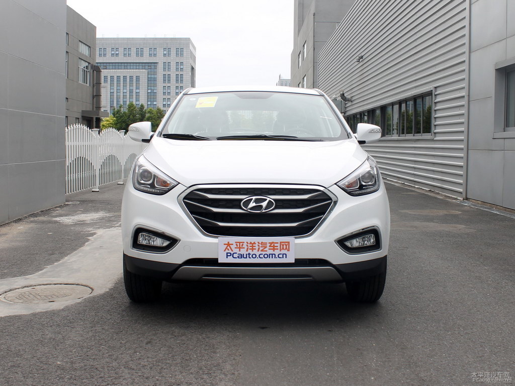 瑩白北京現(xiàn)代ix35整車(chē)外觀外觀圖片
