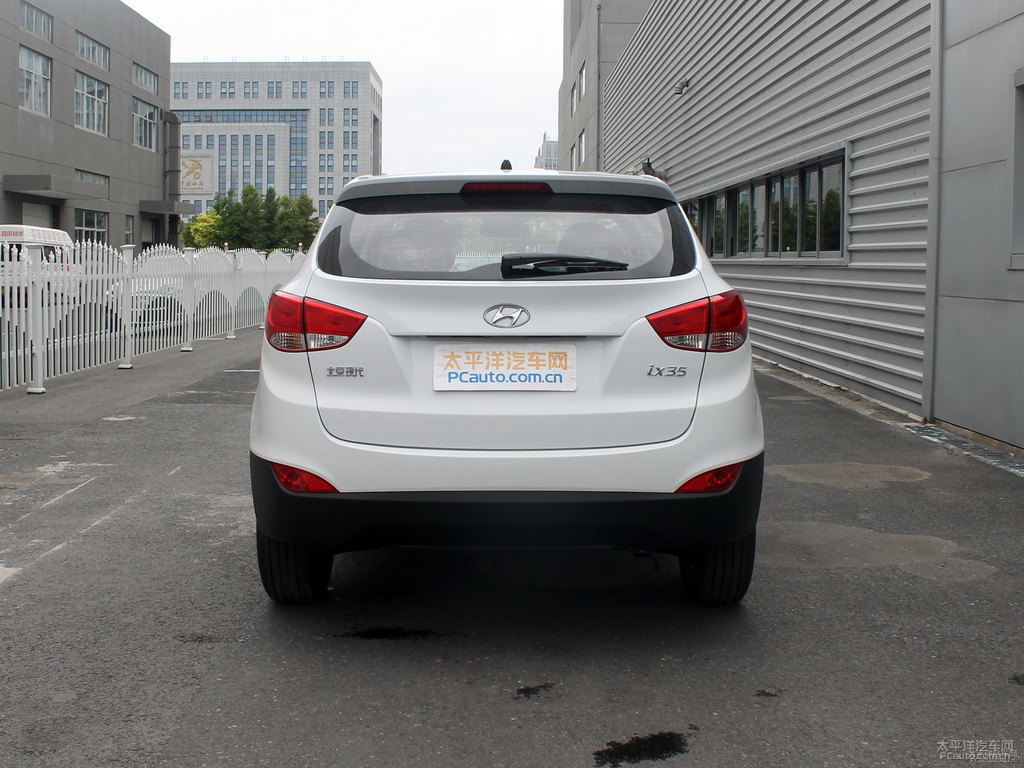 瑩白北京現(xiàn)代ix35整車(chē)外觀(guān)外觀(guān)圖片