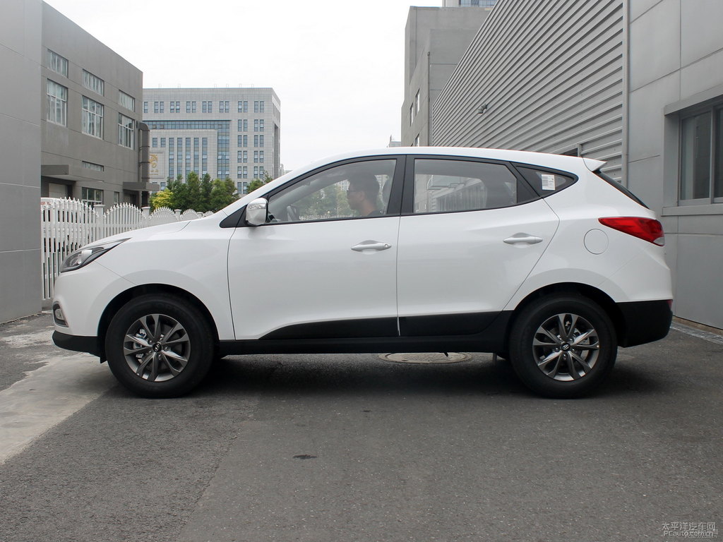 瑩白北京現(xiàn)代ix35整車外觀外觀圖片