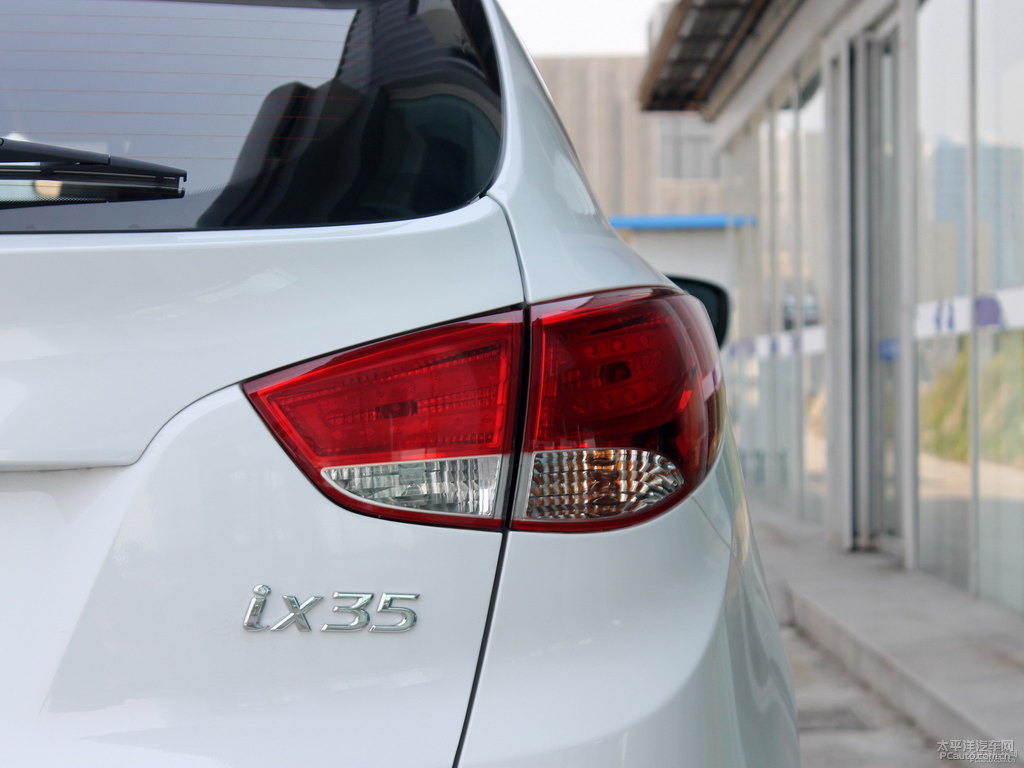 瑩白北京現(xiàn)代ix35車尾外觀圖片