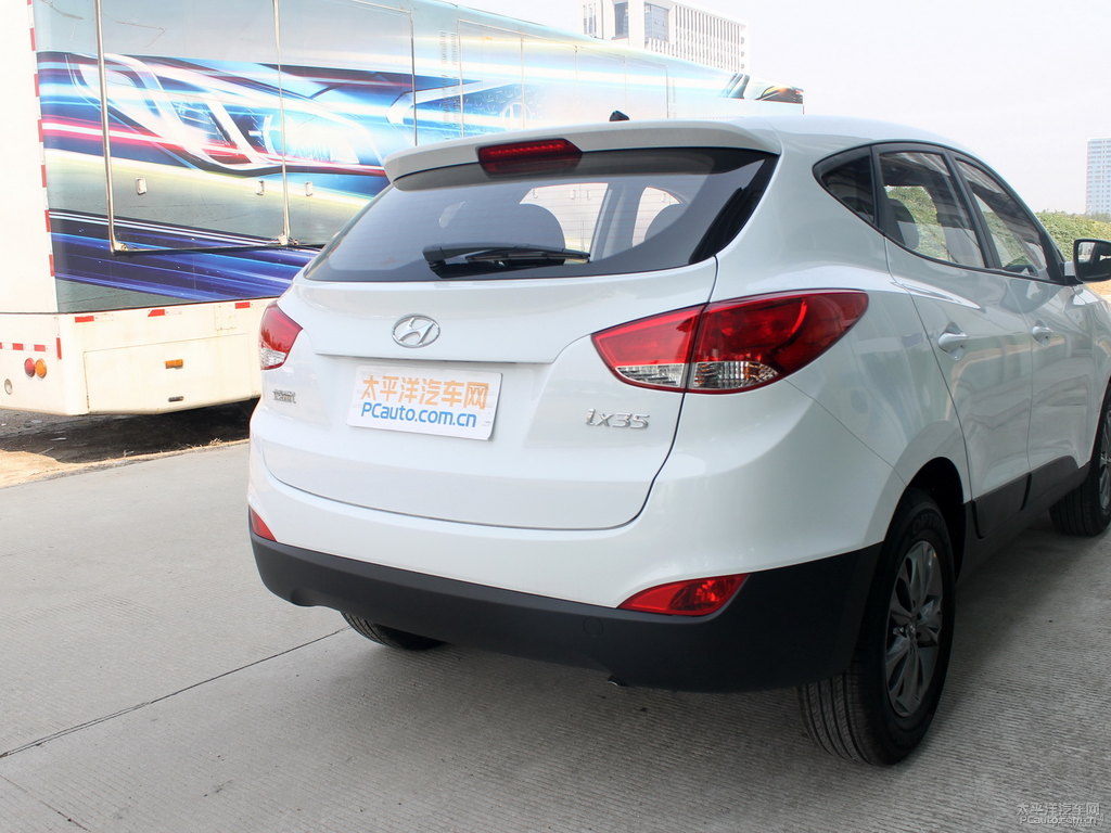瑩白北京現(xiàn)代ix35車尾外觀圖片