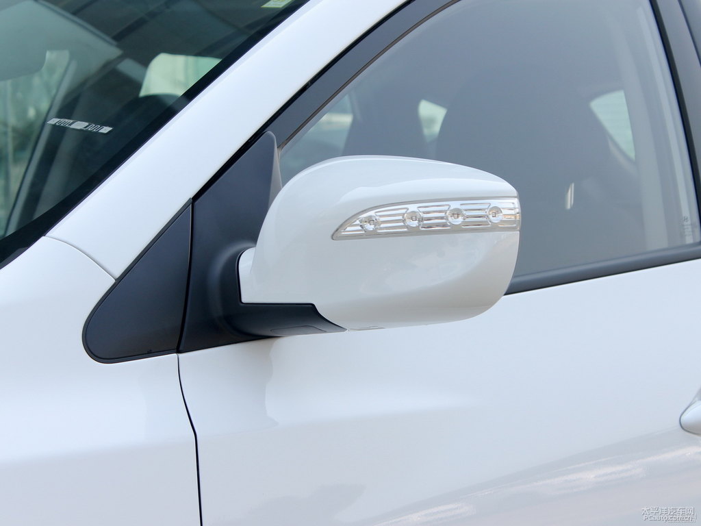 瑩白北京現(xiàn)代ix35車身外觀圖片