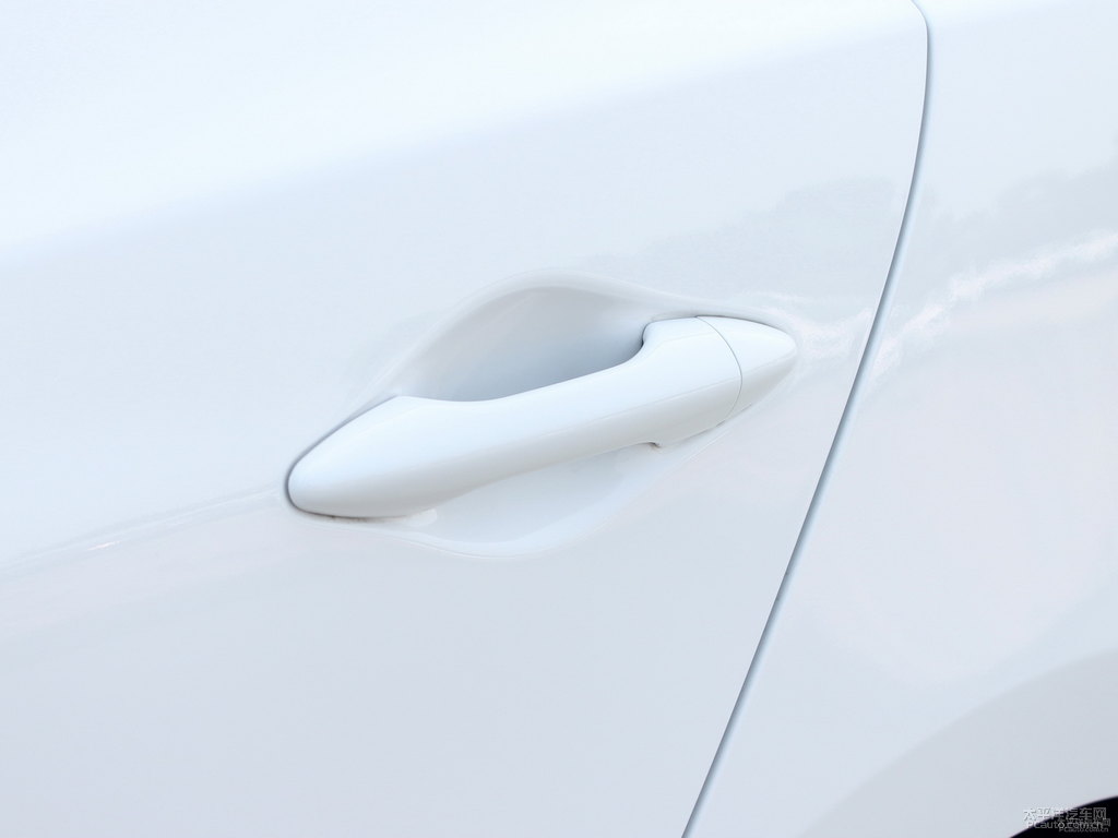 瑩白北京現(xiàn)代ix35車身外觀圖片