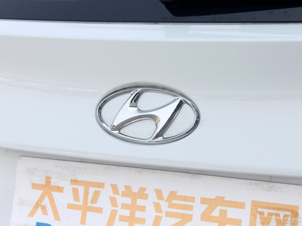 瑩白北京現(xiàn)代ix35車身外觀圖片