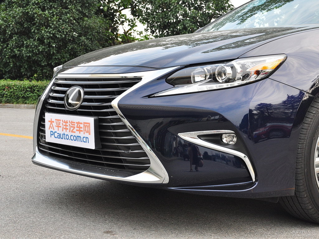寶石藍雷克薩斯ES車頭外觀圖片