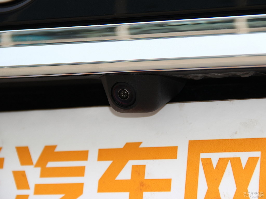 黑色寶馬7系車尾外觀圖片