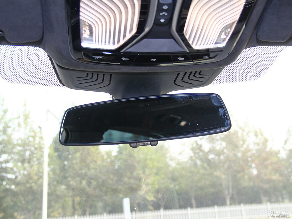 黑色寶馬7系車廂內(nèi)飾圖片