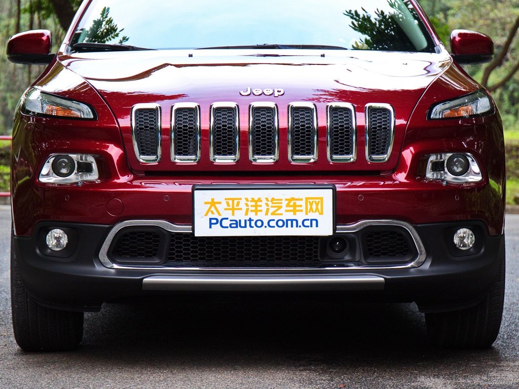 落霞紅自由光車頭外觀圖片