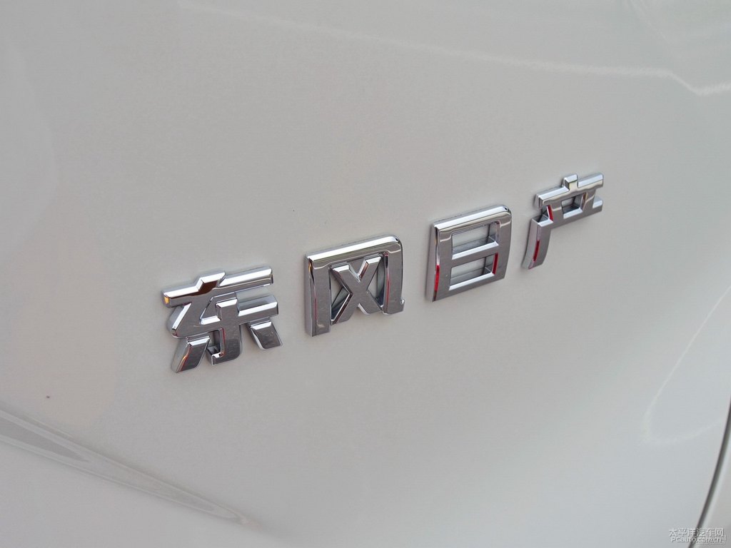 珠光白樓蘭車尾外觀圖片