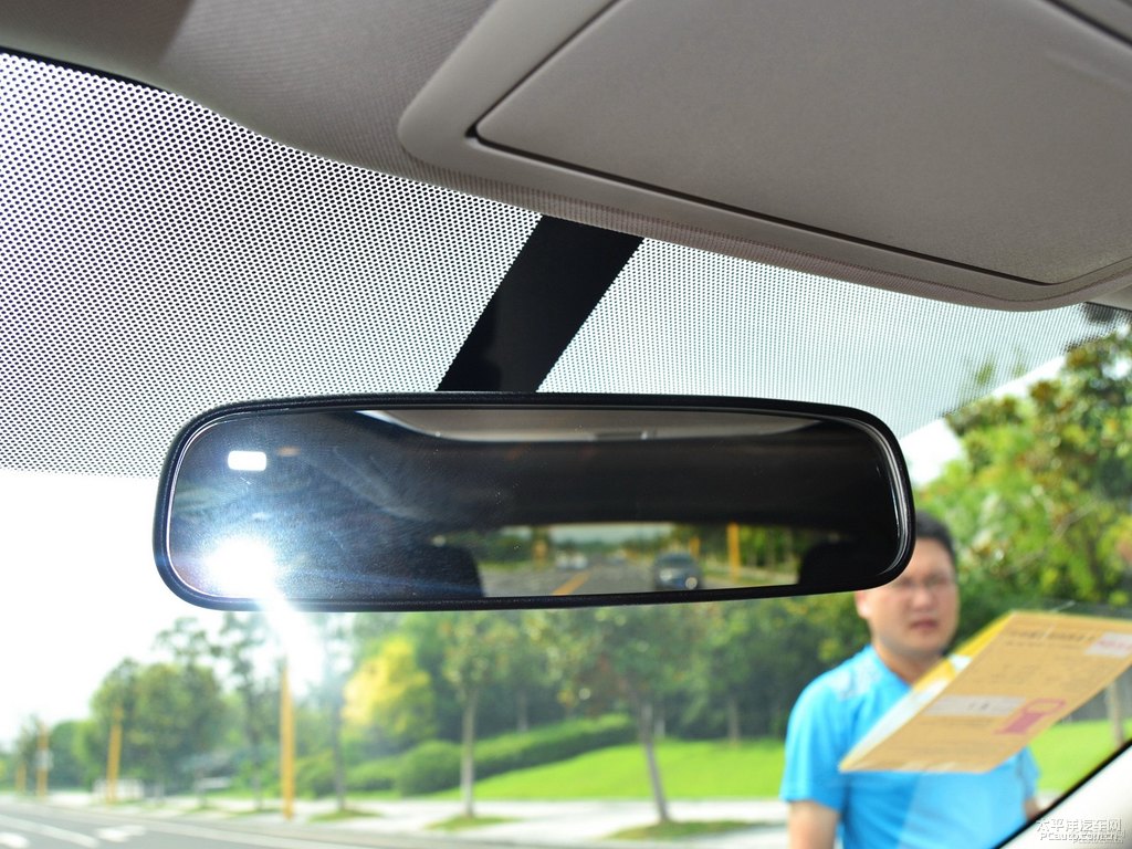 珠光白樓蘭車(chē)廂內(nèi)飾圖片