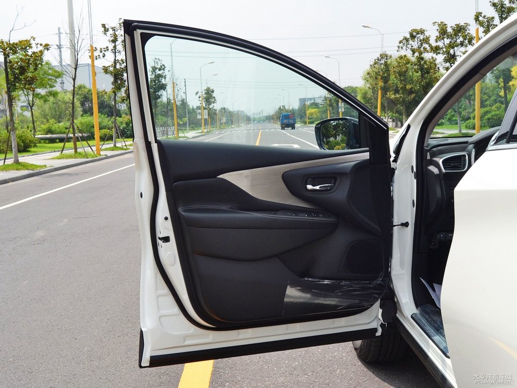 珠光白樓蘭車廂內(nèi)飾圖片