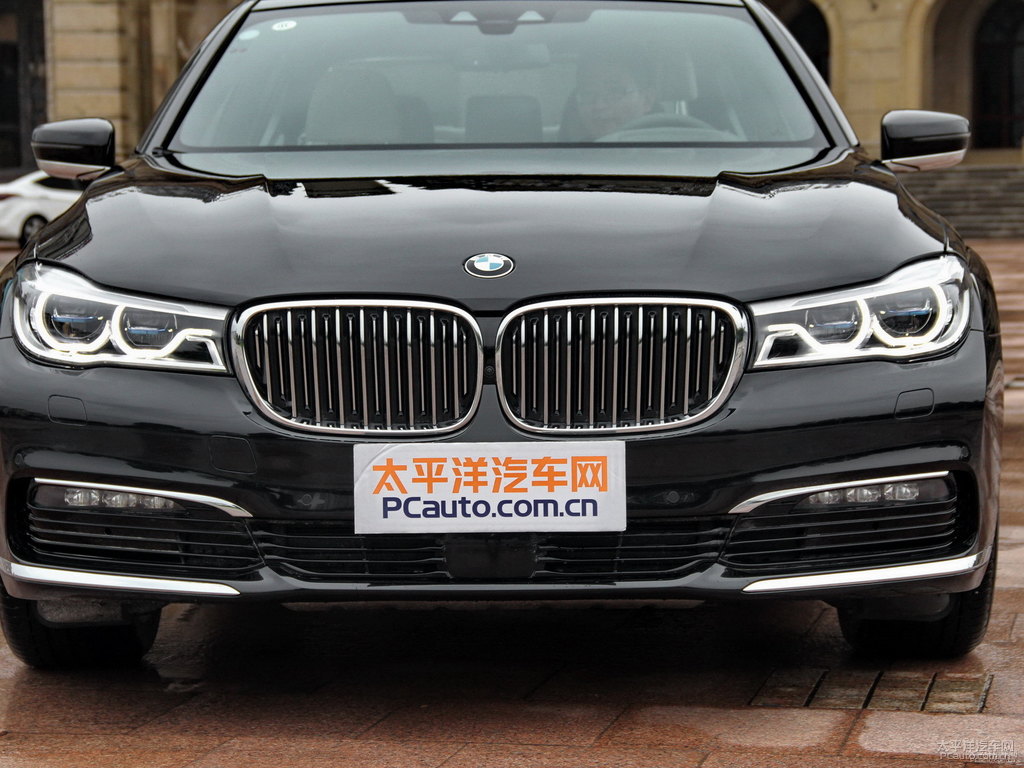 黑色寶馬7系車頭外觀圖片