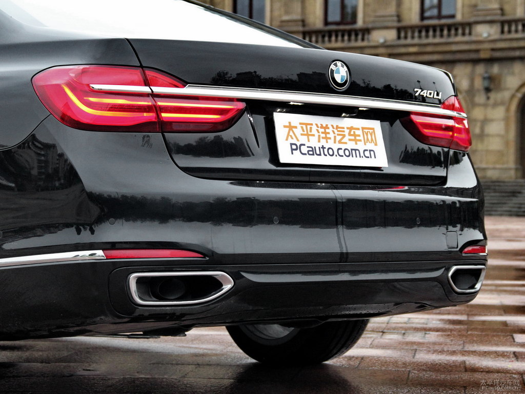 黑色寶馬7系車(chē)尾外觀圖片