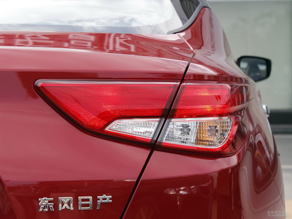 烈焰紅藍(lán)鳥車尾外觀圖片