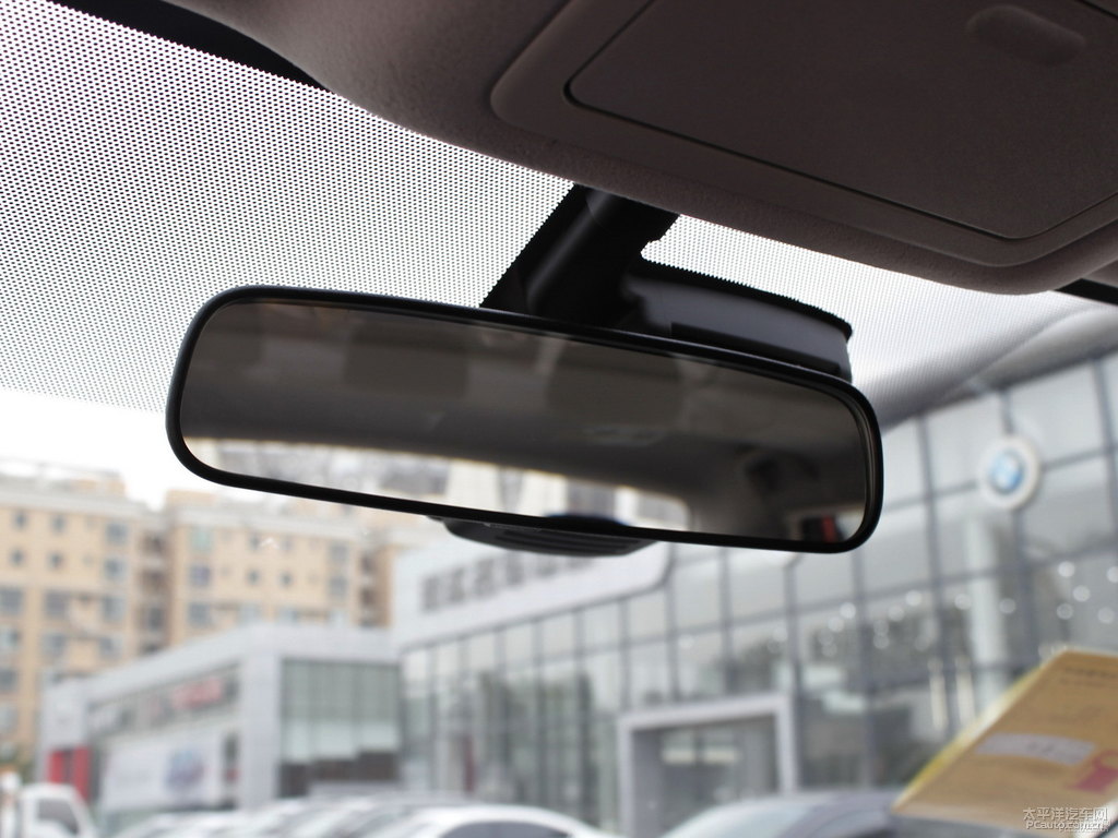 烈焰紅藍(lán)鳥車廂內(nèi)飾圖片