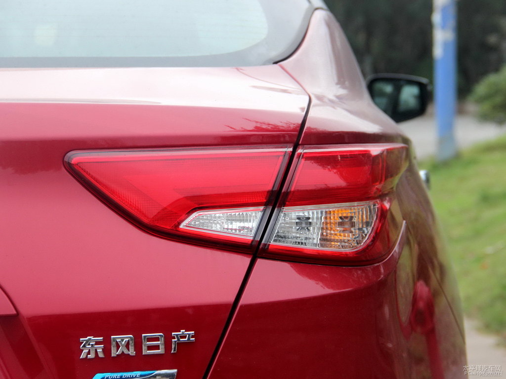 烈焰紅藍(lán)鳥車尾外觀圖片