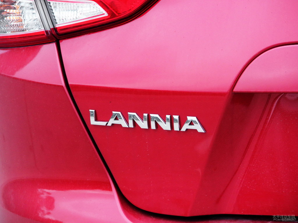 烈焰紅藍(lán)鳥車尾外觀圖片