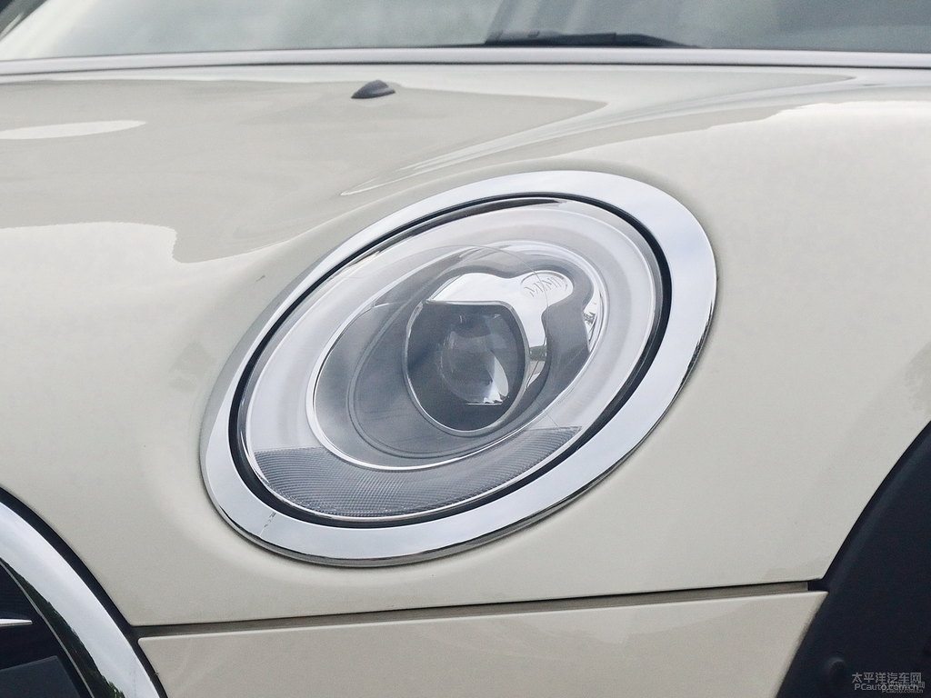 胡椒白MINI CLUBMAN車頭外觀圖片