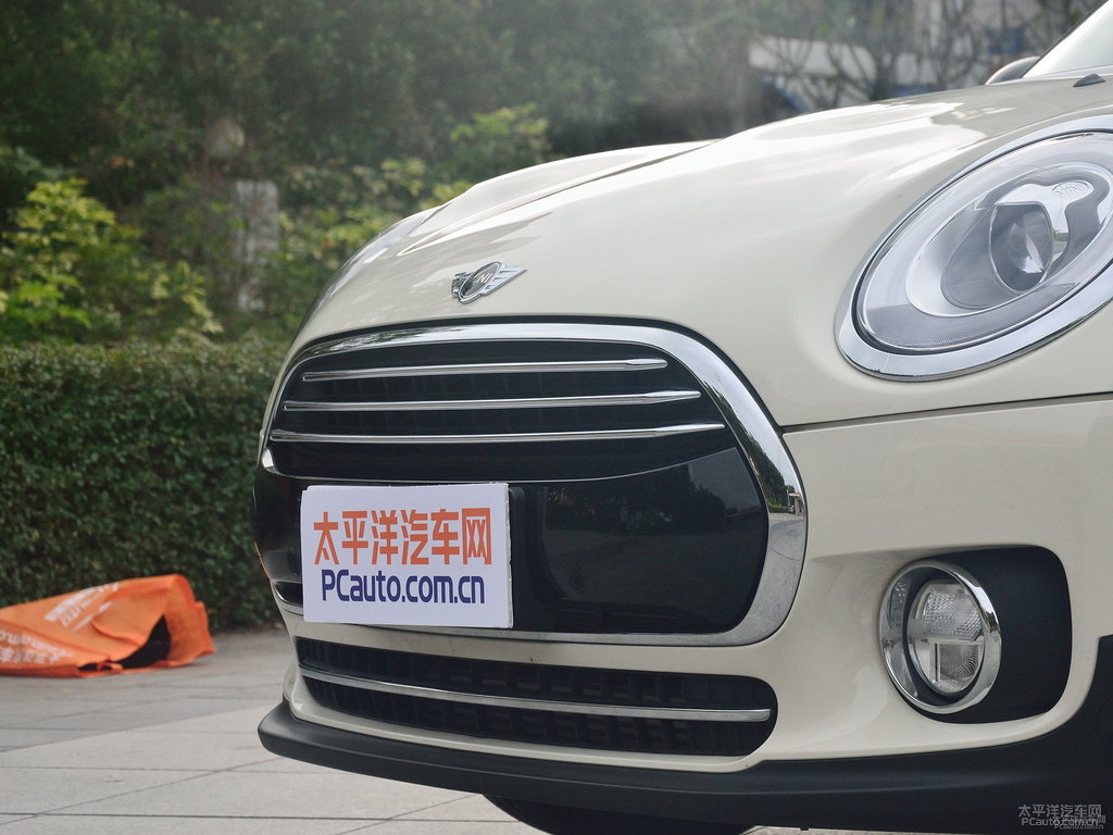 胡椒白MINI CLUBMAN車(chē)頭外觀圖片