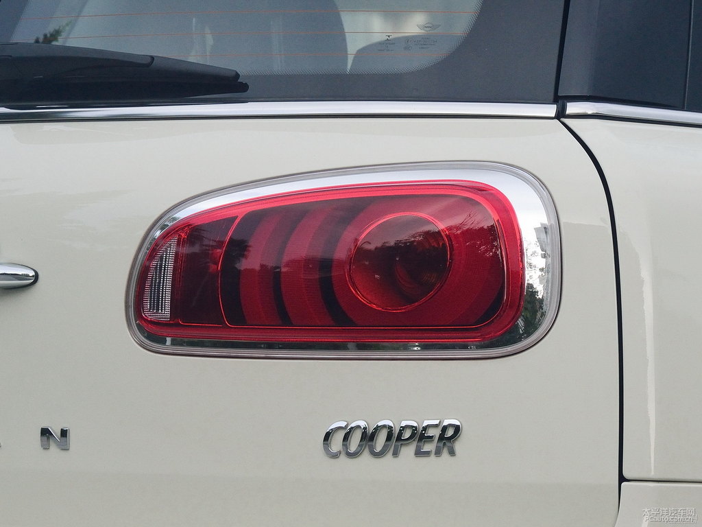胡椒白MINI CLUBMAN車尾外觀圖片