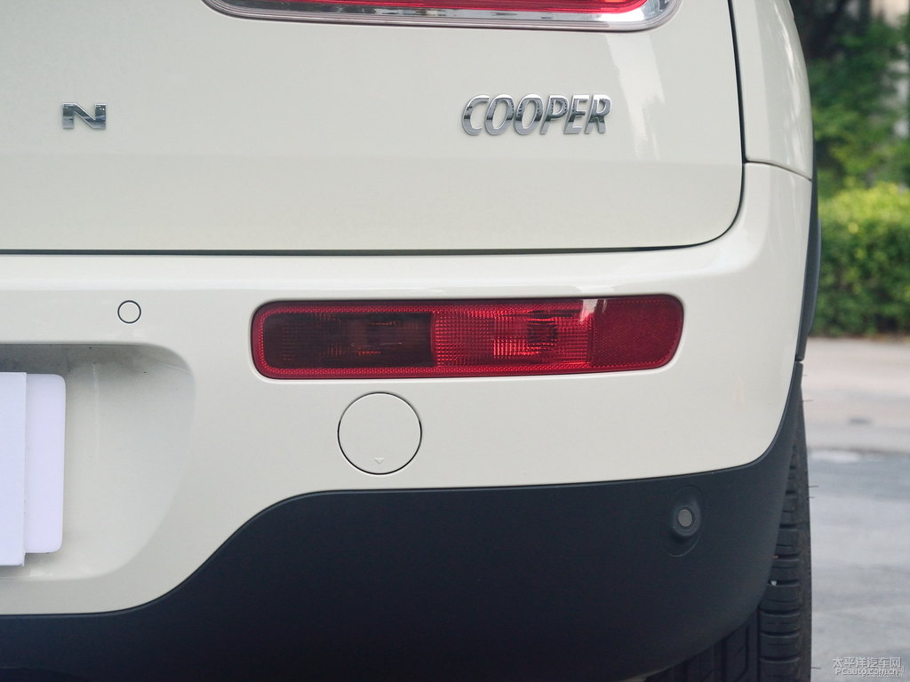 胡椒白MINI CLUBMAN車尾外觀圖片