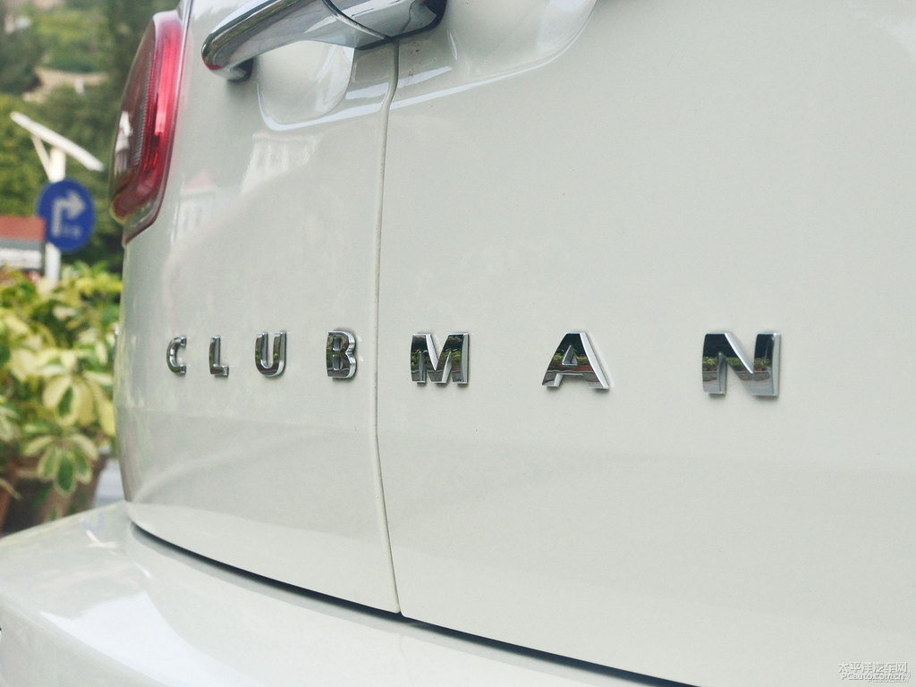 胡椒白MINI CLUBMAN車尾外觀圖片