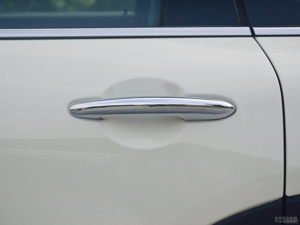 胡椒白MINI CLUBMAN車(chē)身外觀圖片