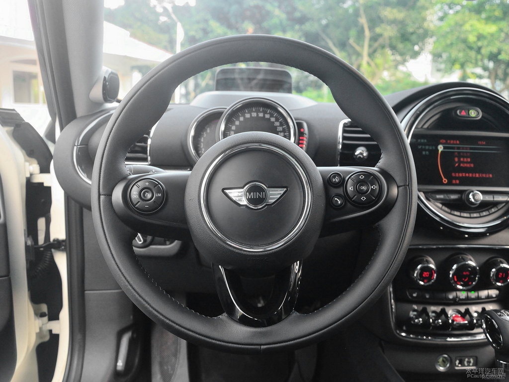 胡椒白MINI CLUBMAN中控內(nèi)飾圖片