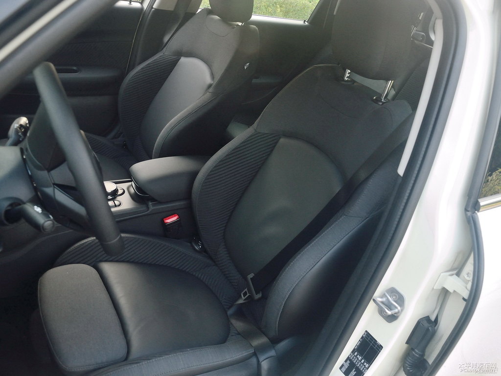 胡椒白MINI CLUBMAN座椅內(nèi)飾圖片