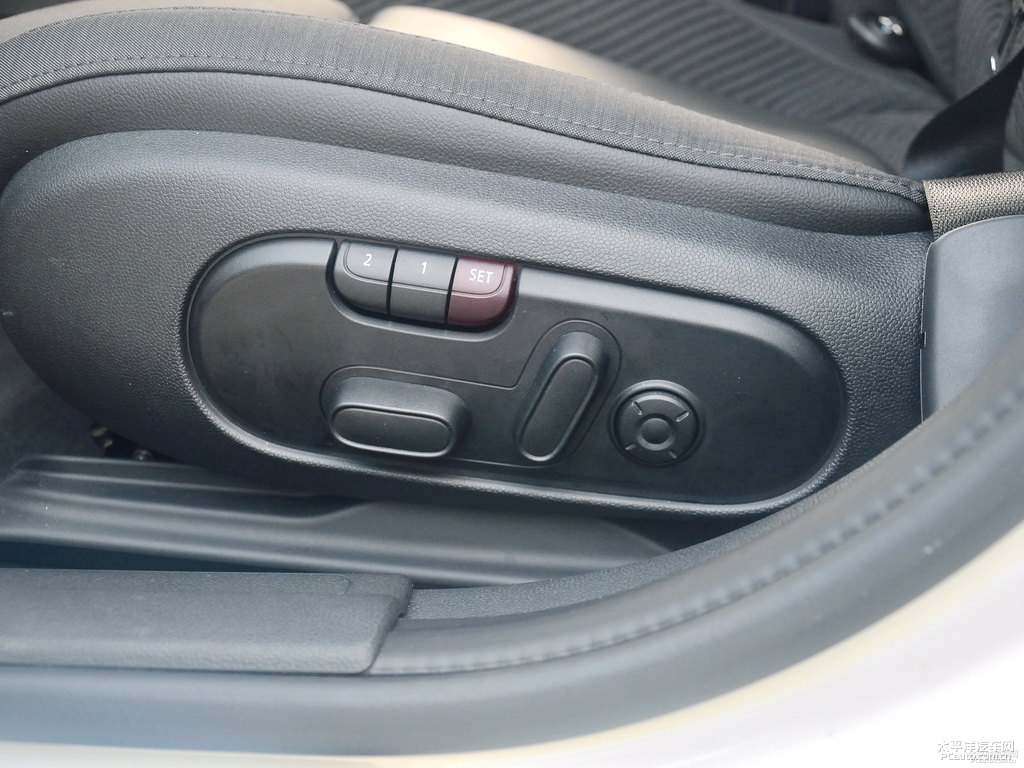 胡椒白MINI CLUBMAN座椅內(nèi)飾圖片