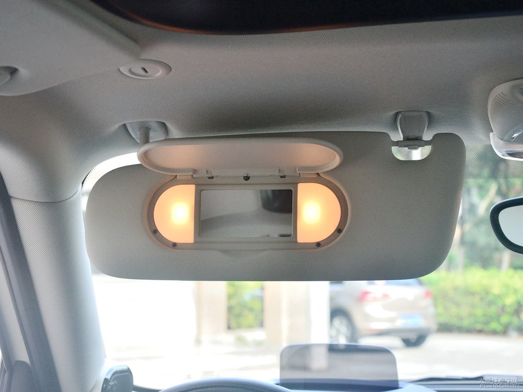胡椒白MINI CLUBMAN車廂內(nèi)飾圖片
