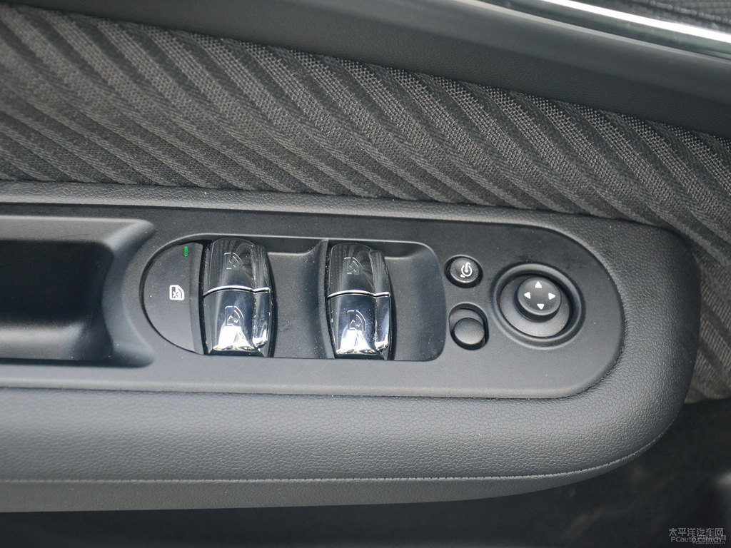 胡椒白MINI CLUBMAN車(chē)廂內(nèi)飾圖片