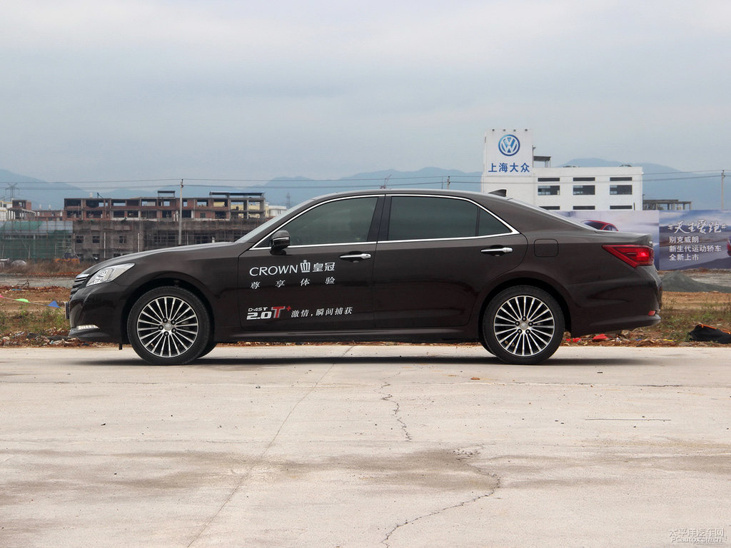 深棕云母色皇冠整車外觀外觀圖片