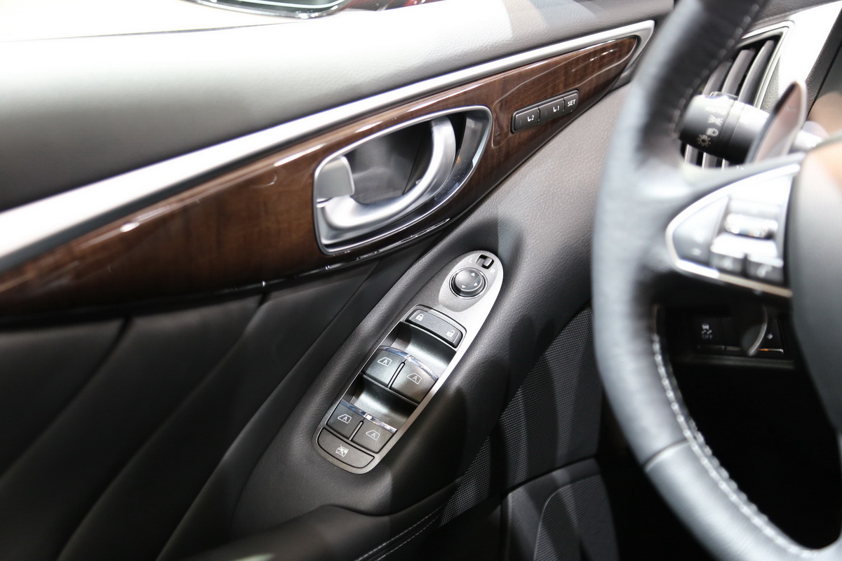英菲尼迪Q50車展高清大圖