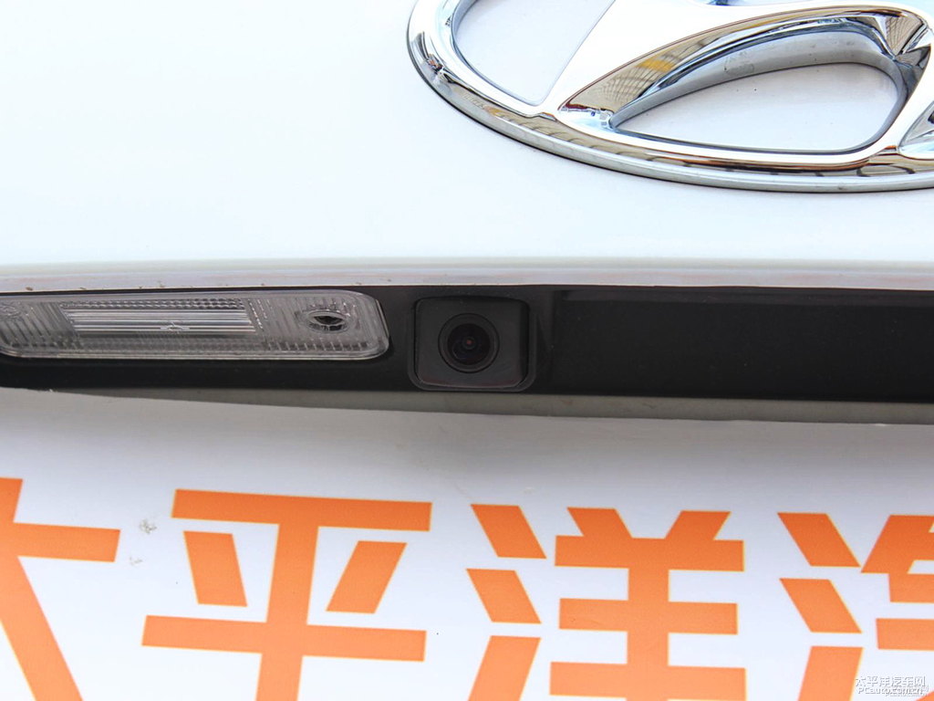 水晶白勝達車尾外觀圖片