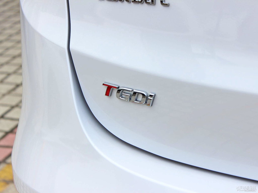 水晶白勝達車尾外觀圖片