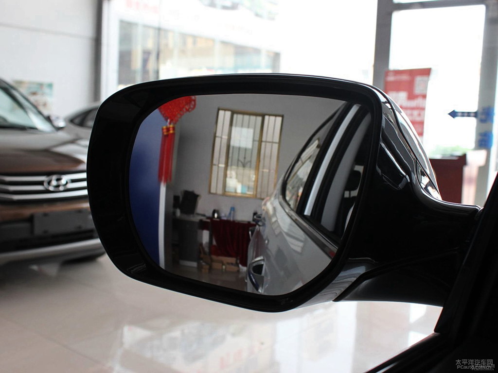 水晶白勝達(dá)車(chē)身外觀(guān)圖片