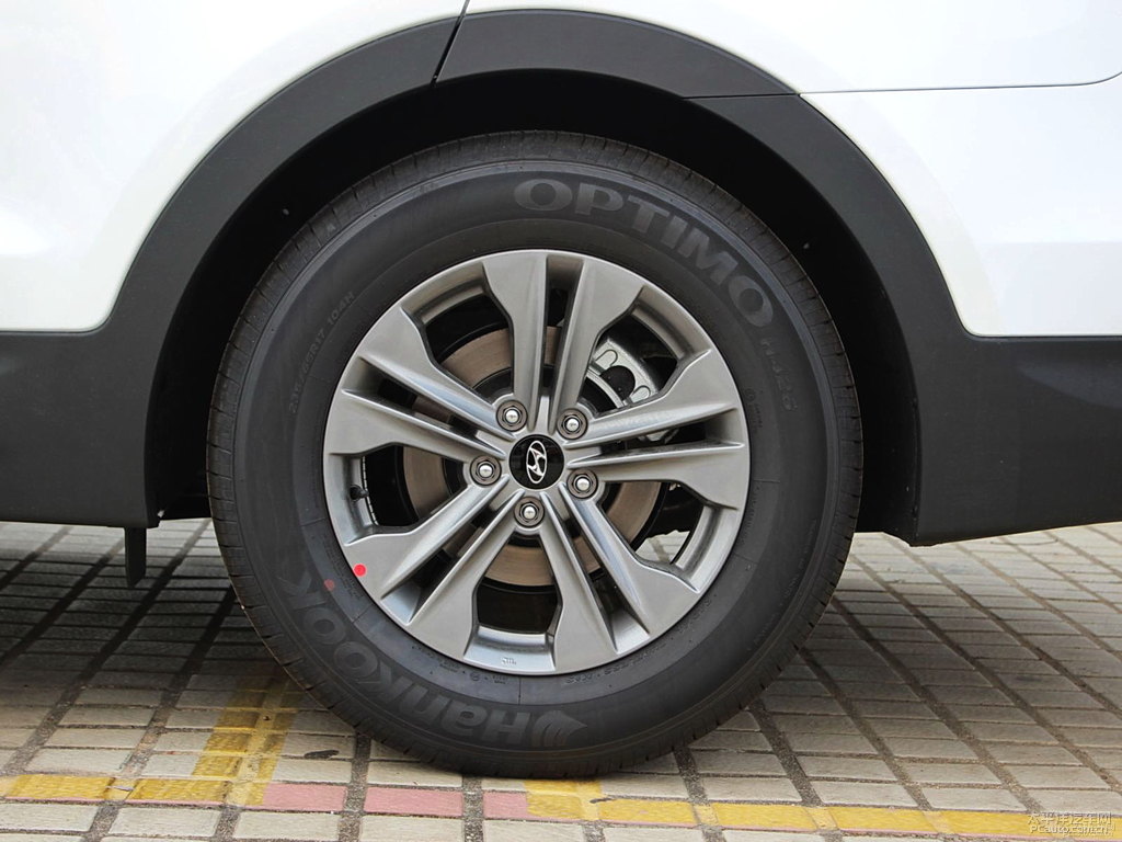 水晶白勝達(dá)車(chē)身外觀圖片