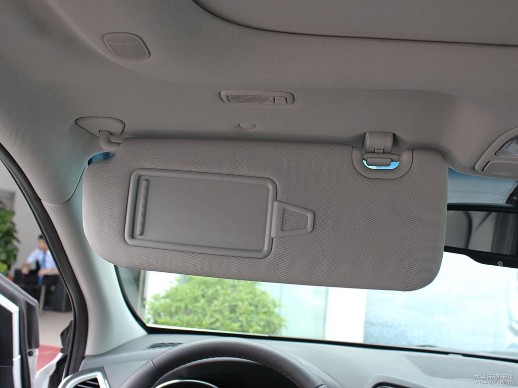 水晶白勝達(dá)車(chē)廂內(nèi)飾圖片