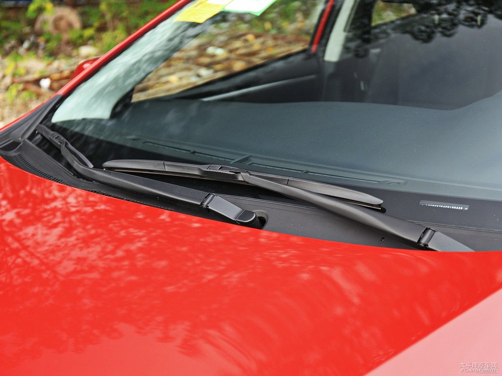 珊瑚紅雷凌車身外觀圖片