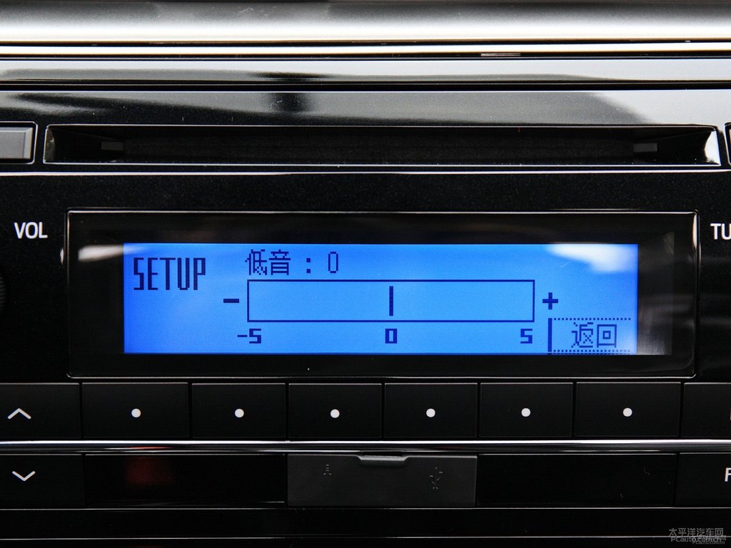 珊瑚紅雷凌中控內(nèi)飾圖片