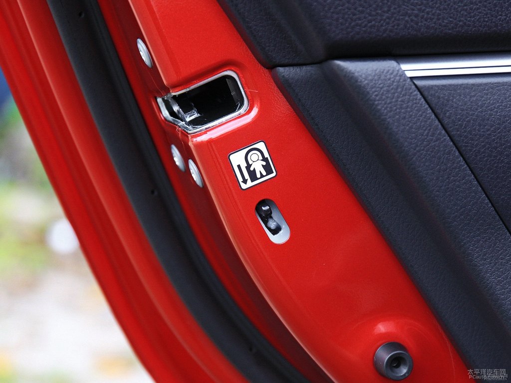 珊瑚紅雷凌車廂內(nèi)飾圖片