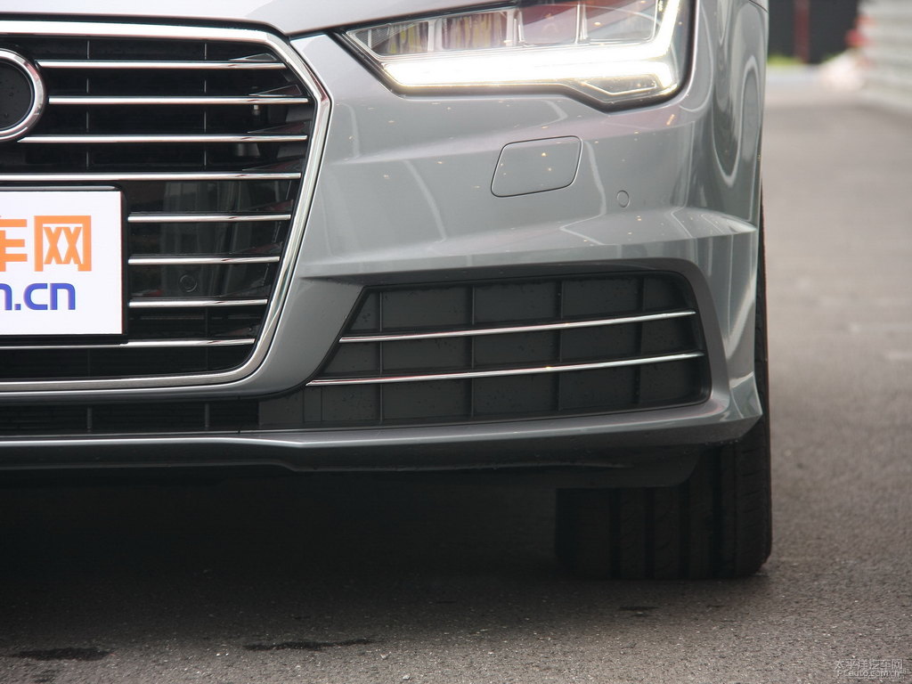 龍卷風(fēng)灰?jiàn)W迪A7車(chē)頭外觀圖片